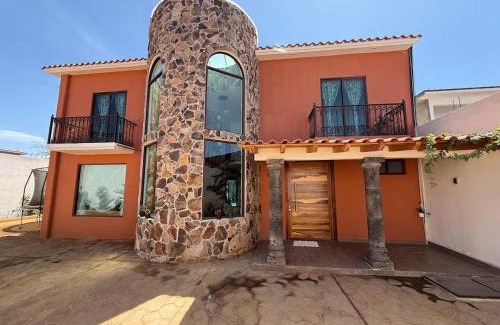 Huehuetoca Haus | La Casa de las Flores