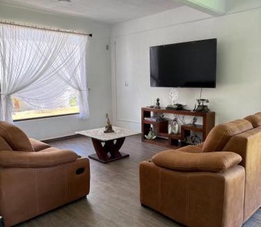 Huehuetoca Haus | La Casa de las Flores