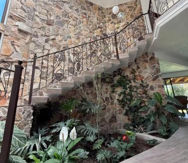 Huehuetoca Haus | La Casa de las Flores