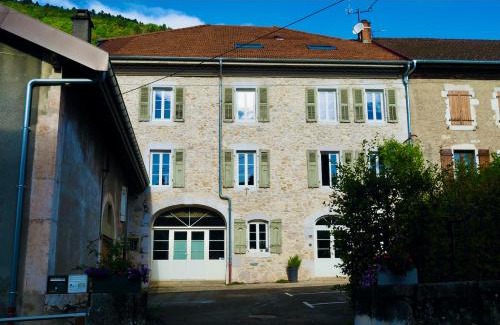 Collonges Haus | La Colonie d'Antan