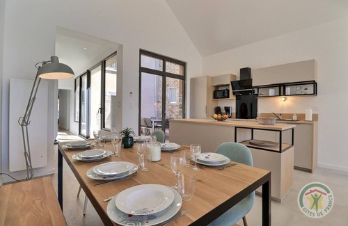 Combourg Haus | La Demeure du Lac Tranquille