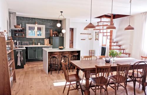 Arbois Haus | La Diligence, gîte de caractère au cœur d'Arbois