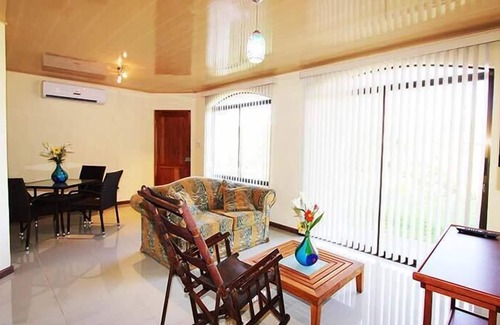 Atenas Wohnung | La Jacaranda Luxury Condos