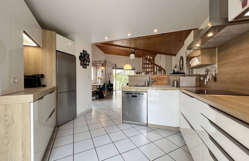 Frouzins Skihütte | La Joviale, jolie maison avec Piscine & Jardin