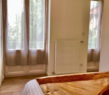 Lons-le-Saunier Wohnung | La Maison, 4 appartements 3 étoiles climatisés au centre ville avec jardin proche du Parc et des Thermes