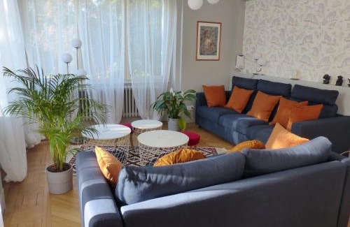 Lons-le-Saunier Wohnung | La Maison, 4 appartements 3 étoiles climatisés au centre ville avec jardin proche du Parc et des Thermes
