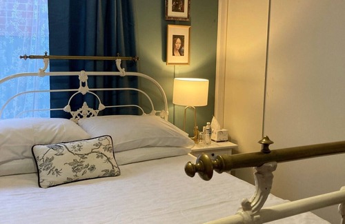 Wangaratta Bed & Breakfast | La Maison Rose - a French style garden retreat in the heart of Wangaratta