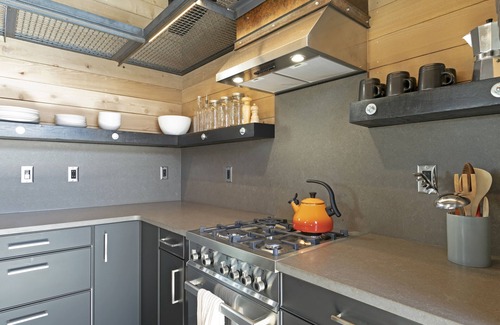 Red Cliff Haus | La Mina - New Mountain Retro Industrial home with WiFi- long term only