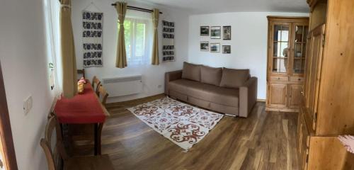 Valea Mare-Pravat Haus | La numărul 100, Nămăești