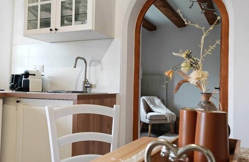Gex Haus | La Petite Maison, Charming Cottage w/Scenic Views, Garden & Fire Pit
