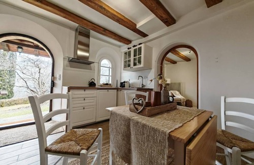 Gex Haus | La Petite Maison, Charming Cottage w/Scenic Views, Garden & Fire Pit