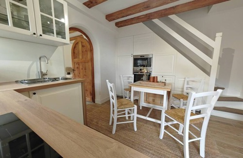 Gex Haus | La Petite Maison, Charming Cottage w/Scenic Views, Garden & Fire Pit