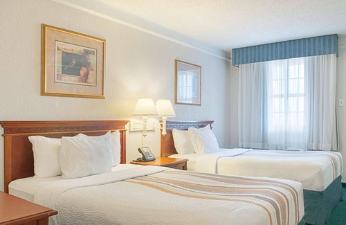 Kenner - Louis Armstrong International Airport Hotel | La Quinta Inn by Wyndham New Orleans Veterans / Metairie