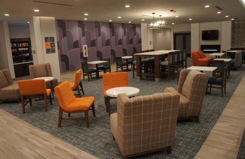 Littleton Hotel | La Quinta Inn & Suites by Wyndham Littleton-Red Rocks