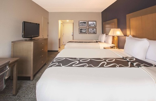 Essington Hotel | La Quinta Inn & Suites by Wyndham Philadelphia Airport