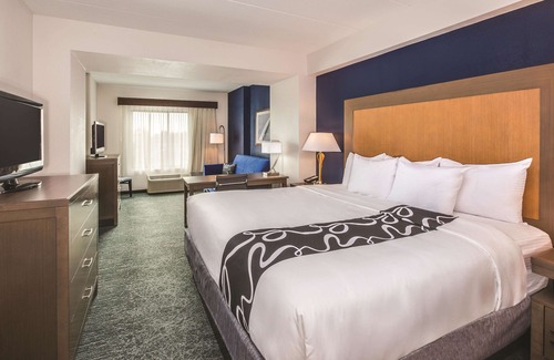Essington Hotel | La Quinta Inn & Suites by Wyndham Philadelphia Airport