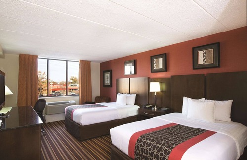 Salisbury Hotel | La Quinta Inn & Suites by Wyndham Salisbury