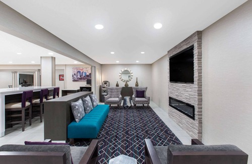 Blue Springs Hotel | La Quinta Inn & Suites by Wyndham Blue Springs