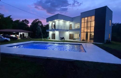 Alcala Skihütte | La Toacana, Casa de Verano, Moderna y Espaciosa