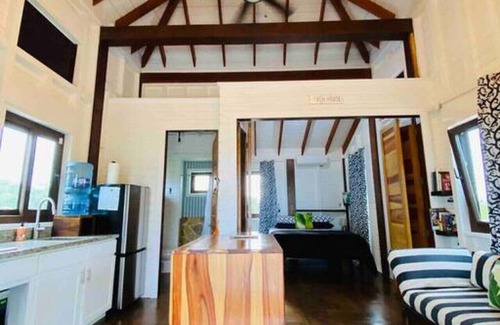 Caribbean Way Haus | La Vida Casita - Cozy beachfront bungalow steps from the beach.