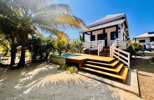 Caribbean Way Haus | La Vida Casita - Cozy beachfront bungalow steps from the beach.