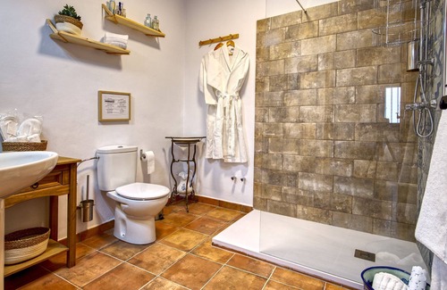 Canillas de Aceituno Bed & Breakfast | La Vieja Botica Bed & Breakfast