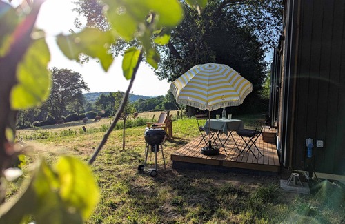 Senaillac-Latronquiere Haus | La Vue en Rose by Tiny Away
