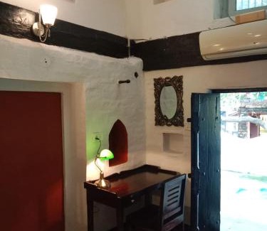 Maheshwar Kabine | Labboo'z Café and Lodge