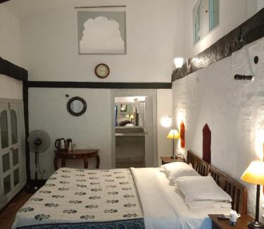 Maheshwar Kabine | Labboo'z Café and Lodge