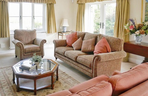 Pensax Haus | Ladys Field House