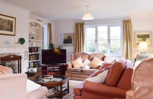 Pensax Haus | Ladys Field House