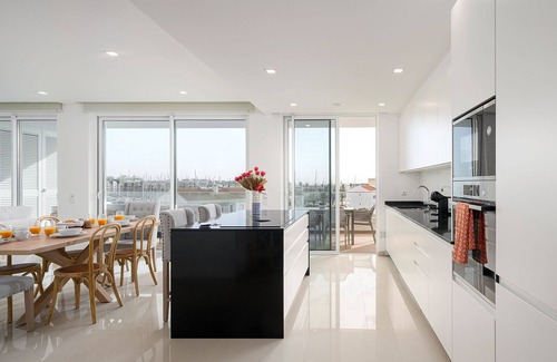 Lagos Wohnung | Lagos Marina View 3 With Pool by Homing
