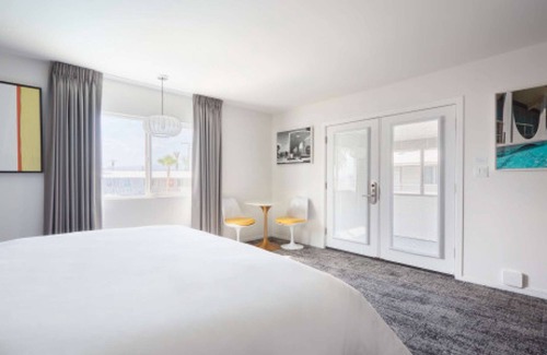 Little Tuscany Hotel | Laid-Back Vibes Of Palm Springs | Pool.Adults Only