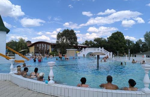 Turkeve Sonstige | Lakókocsi termál fürdő kemping