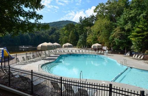 Big Canoe Haus | Lake and Golf Course Views Big Canoe Home with Deck!