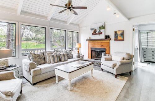 Big Canoe Haus | Lake and Golf Course Views Big Canoe Home with Deck!