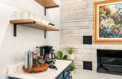 Warsaw Haus | Lake and marina 5 minutes away Large family friendly Cozy home with country feel