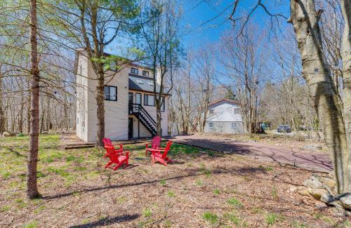 Tobyhanna Haus | Lake and Pool Access Poconos Retreat in Tobyhanna!