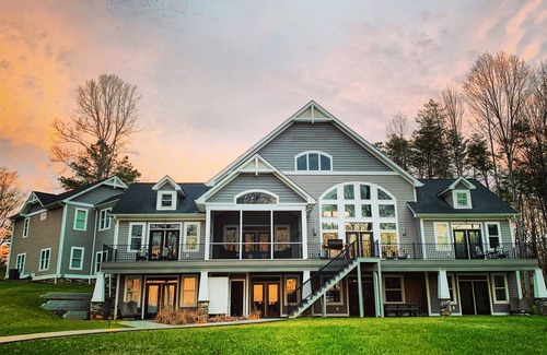 Bumpass Haus | LAKE ANNA OASIS: Heißeste Luxus-Vermietung auf der öffentlichen Seite * Waterslide * 7BR / 11BA