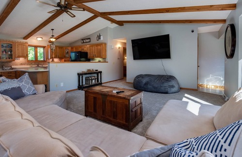 Rome Haus | Lake Arrowhead lakefront (4 bedroom and Game Room)