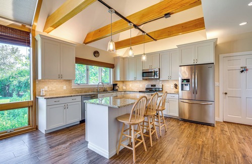 South Down Shores Haus | Lake & Beach Access: Family Townhome in Laconia