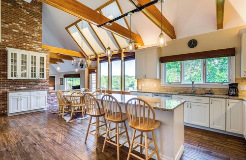 South Down Shores Haus | Lake & Beach Access: Family Townhome in Laconia