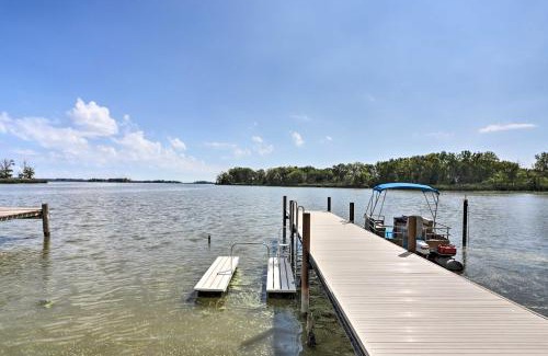 Shoreland Haus | Lake Erie Waterfront Home with Sunroom and Yard!