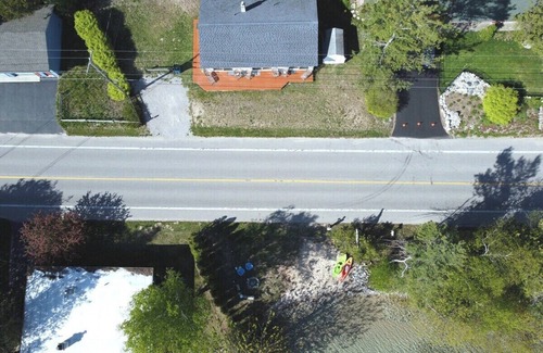 Lake Township Hütte | Lake Escape - PRIVATE LAKEFRONT WITH KAYAKS, DOCK, AND BEACH BONFIRE RING!