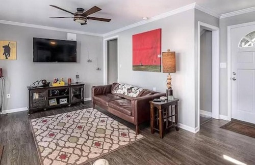 Claremont Haus | Lake Escape