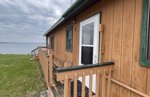 Germfask Kabine | Lake Facing 3 bedroom 1.5 Bath Cabin near amazing UP destination Grandview Cabin