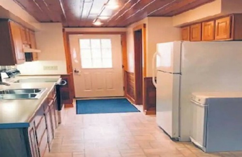 West Branch Hütte | Lake Front 2 Bedroom with sandy beach and close to ORV trails!