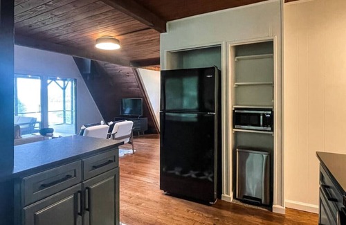 Cadiz Kabine | Lake Front A-Frame with Boat Slip!