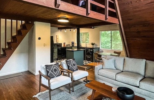 Cadiz Kabine | Lake Front A-Frame with Boat Slip!
