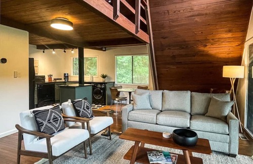 Cadiz Kabine | Lake Front A-Frame with Boat Slip!